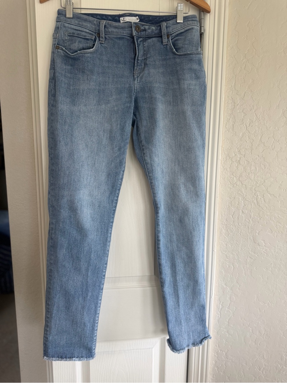 Carve Designs Women's Jeans - Faded Blue Denim Size 4